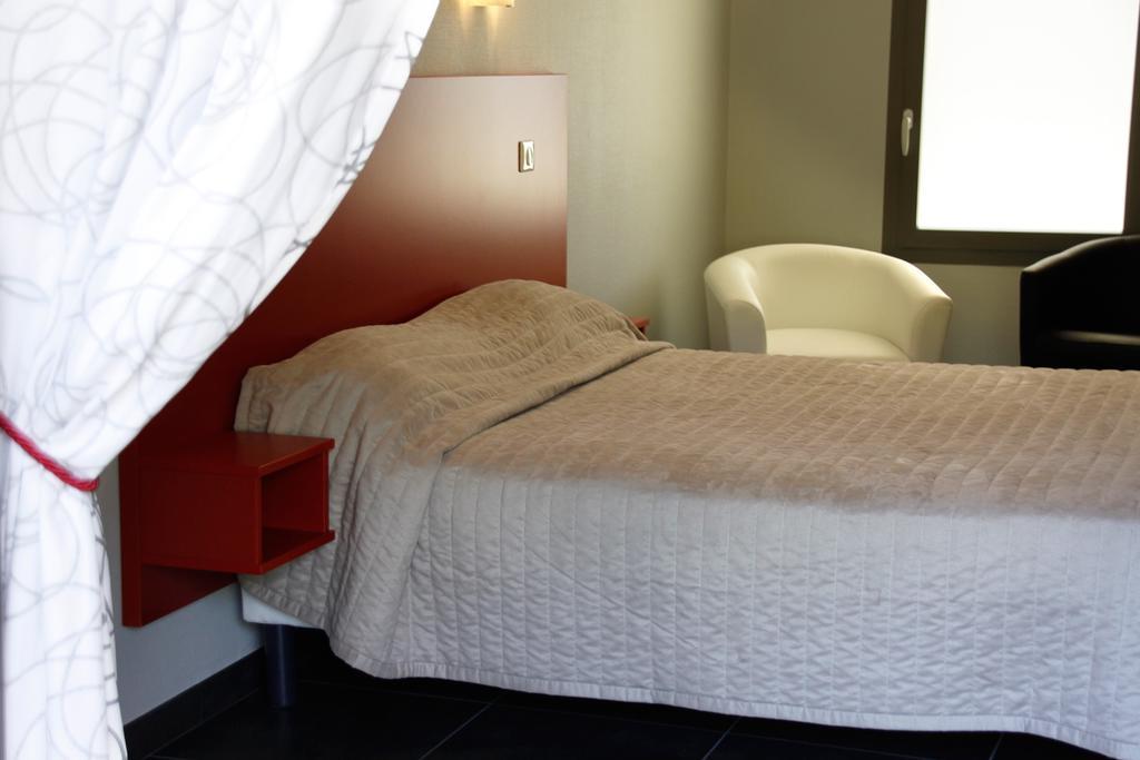 Logis Hotels - Hotel Et Restaurant Le Relais Des Garrigues Grisolles  المظهر الخارجي الصورة
