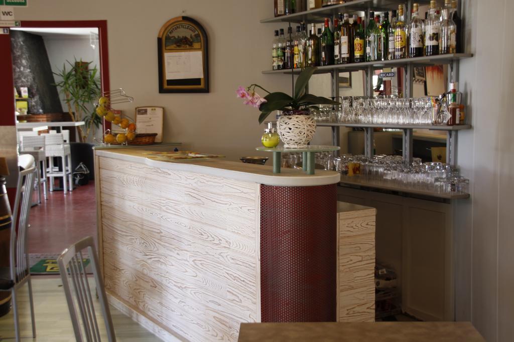Logis Hotels - Hotel Et Restaurant Le Relais Des Garrigues Grisolles  المظهر الخارجي الصورة